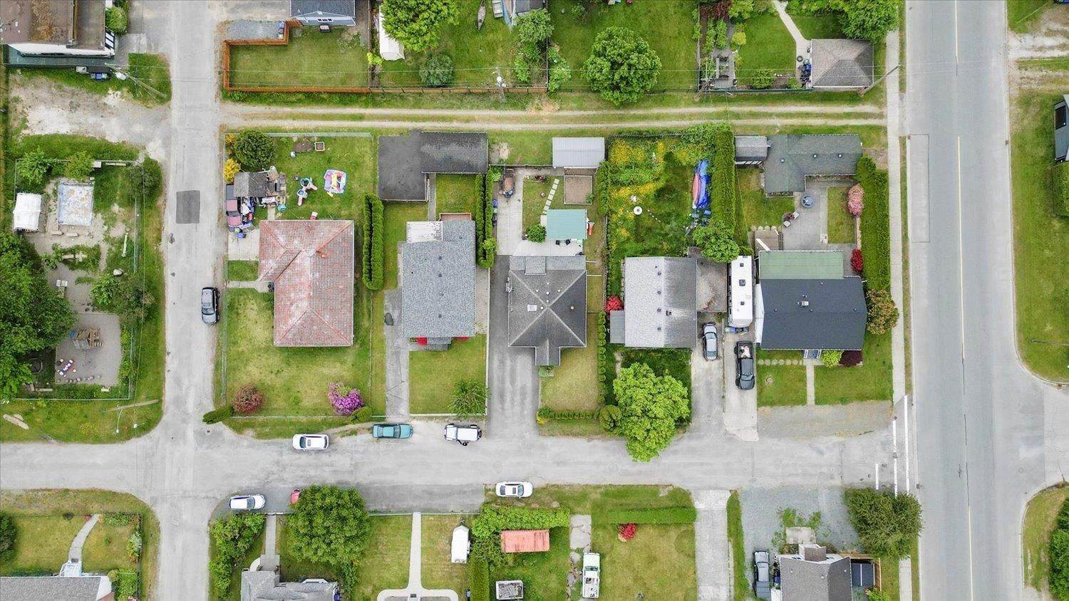 578 HEMLOCK AVENUE Image 35