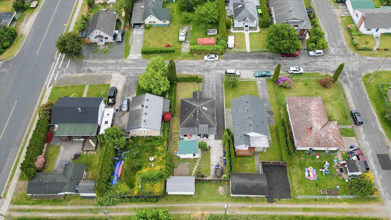578 HEMLOCK AVENUE Image 36