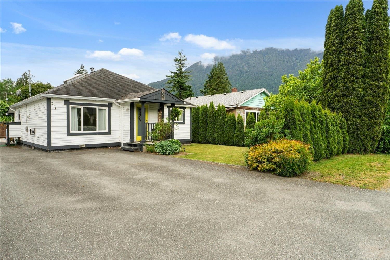 578 HEMLOCK AVENUE Image 4