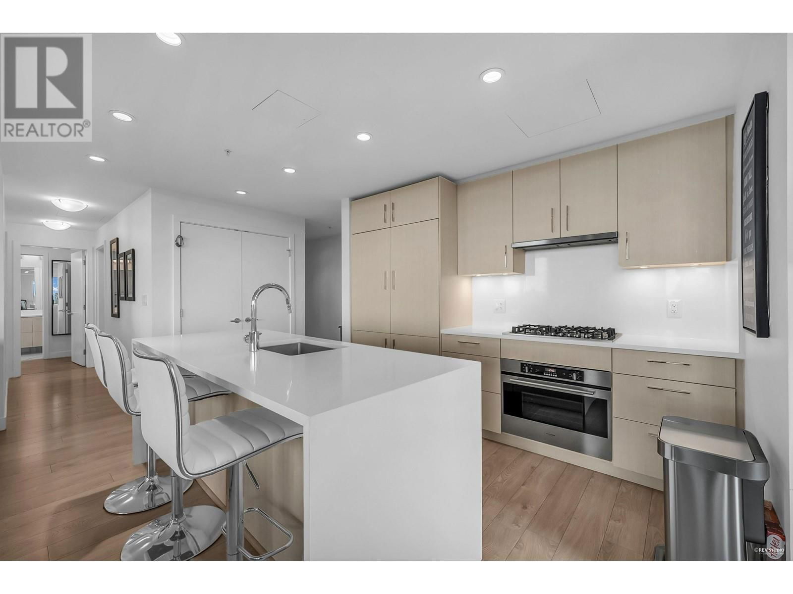 1701 - 518 WHITING WAY Image 3
