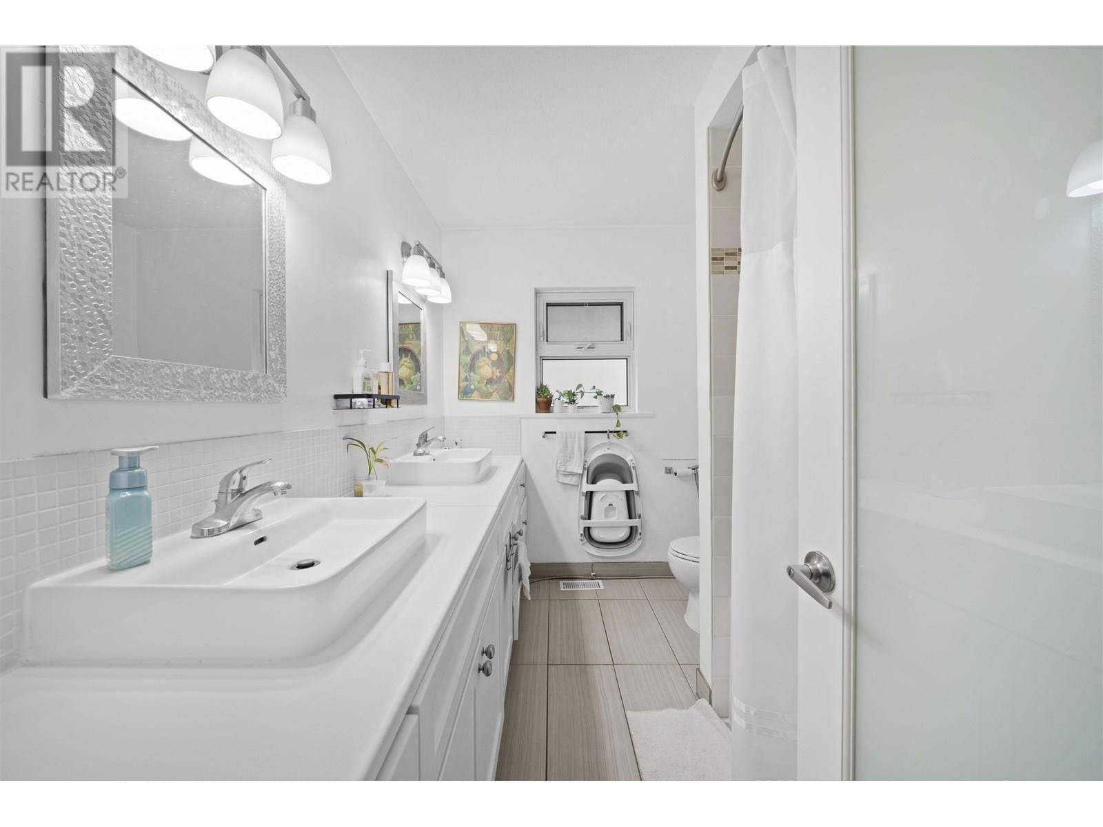 2647 DUNDAS STREET Image 11