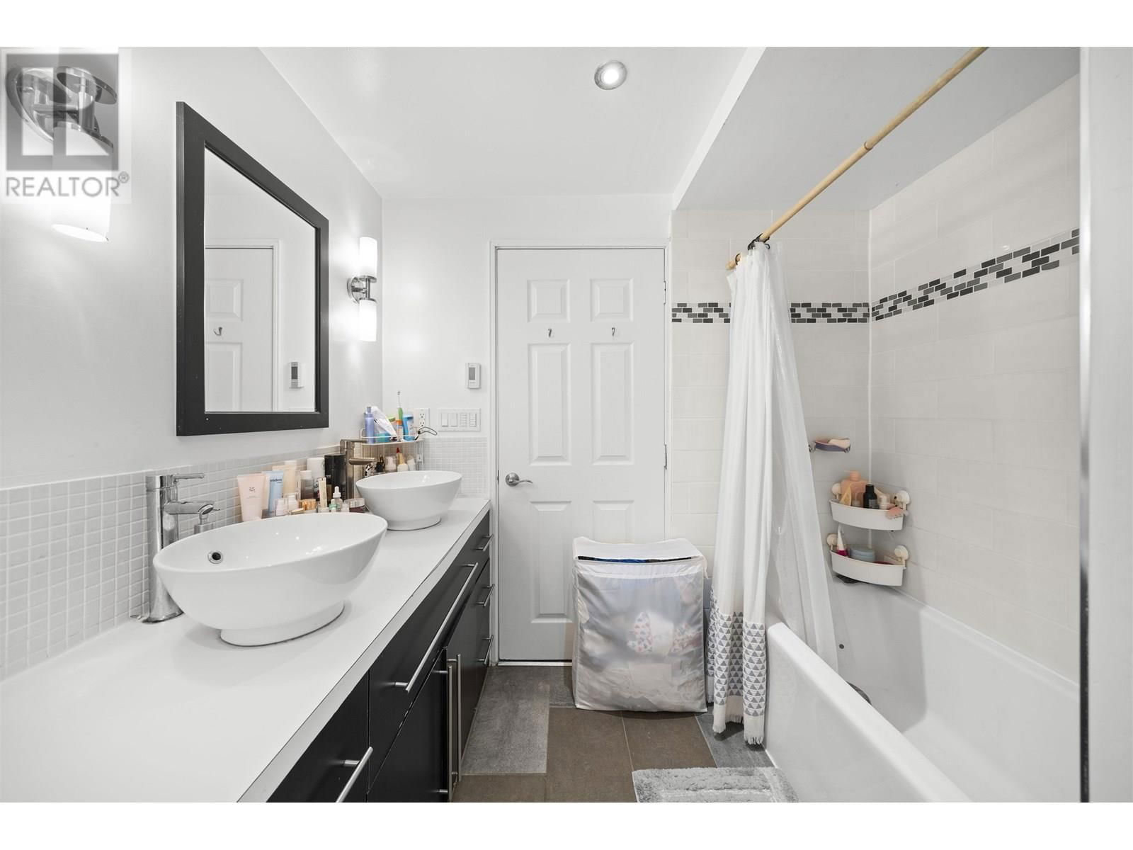 2647 DUNDAS STREET Image 16