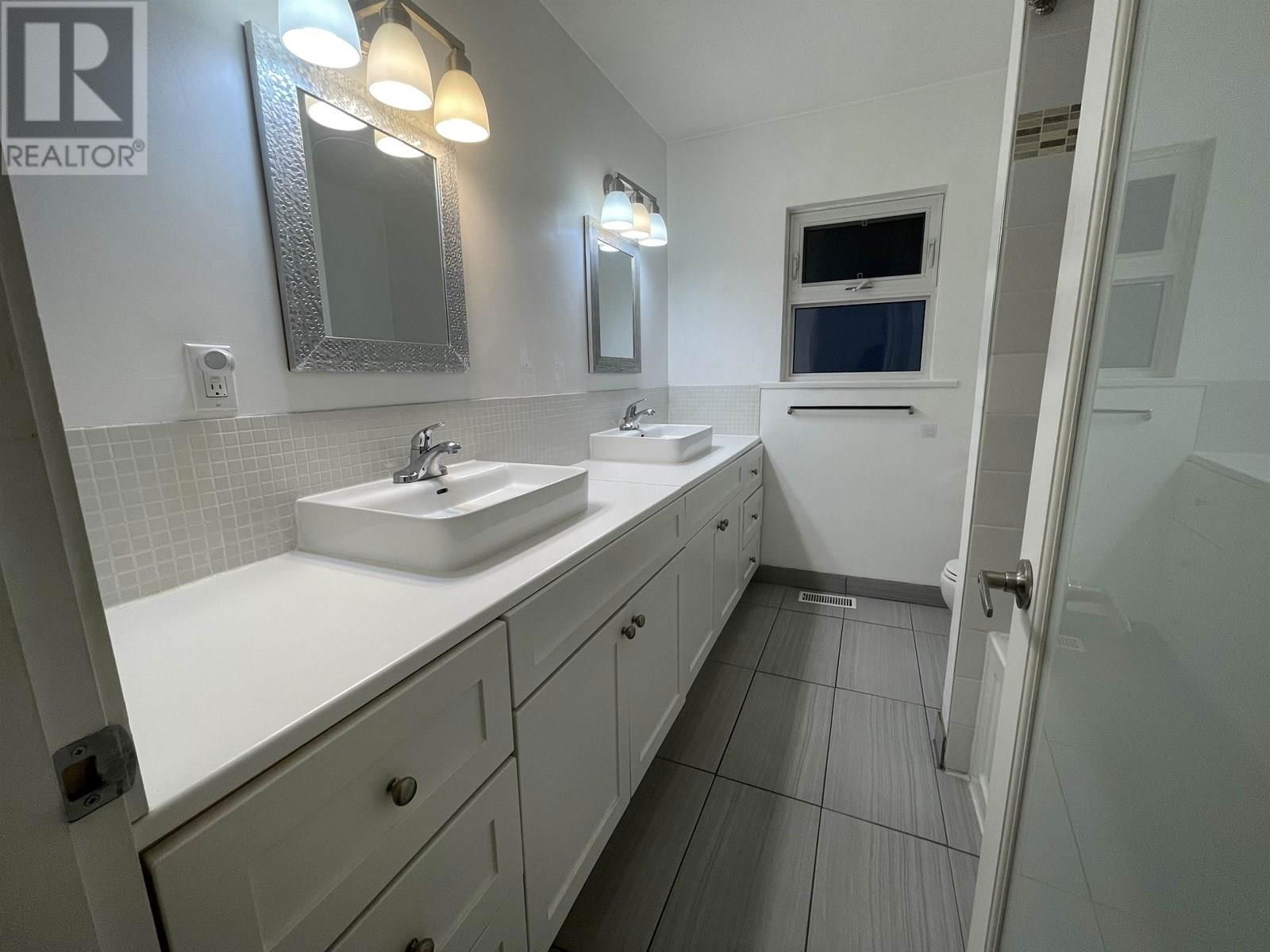 2647 DUNDAS STREET Image 25