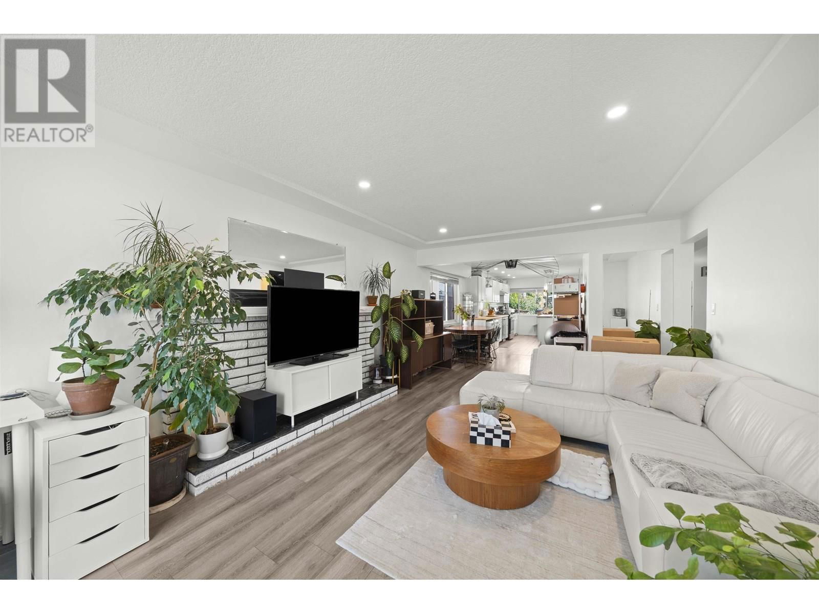 2647 DUNDAS STREET Image 3