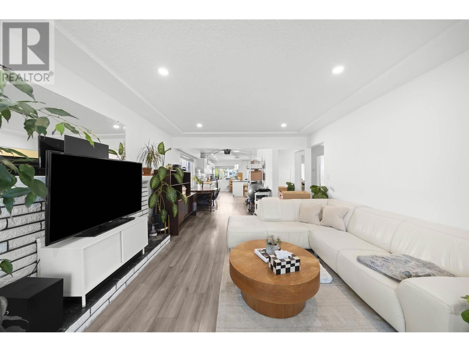 2647 DUNDAS STREET Image 4