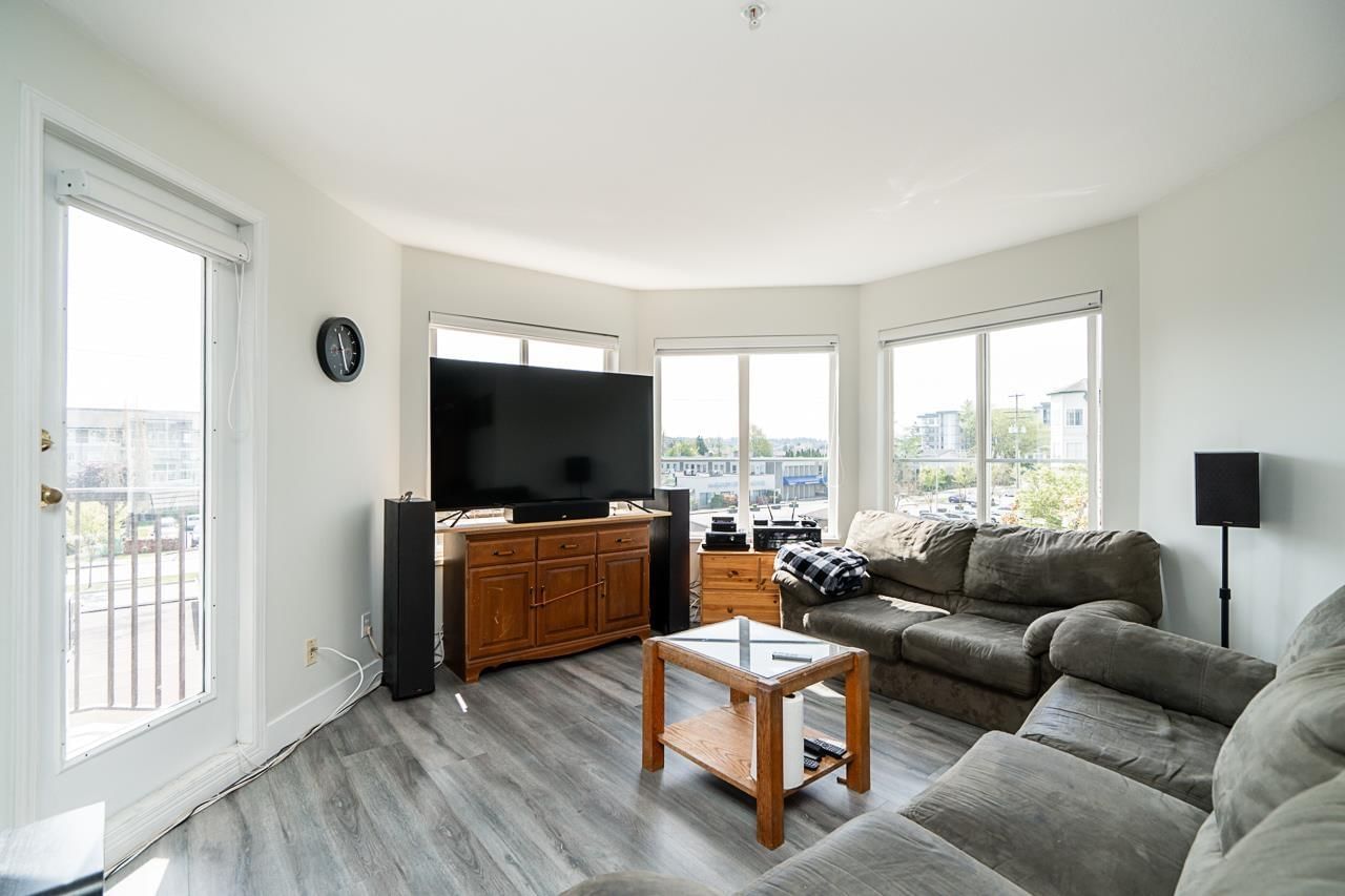 305 - 5765 GLOVER Image 6