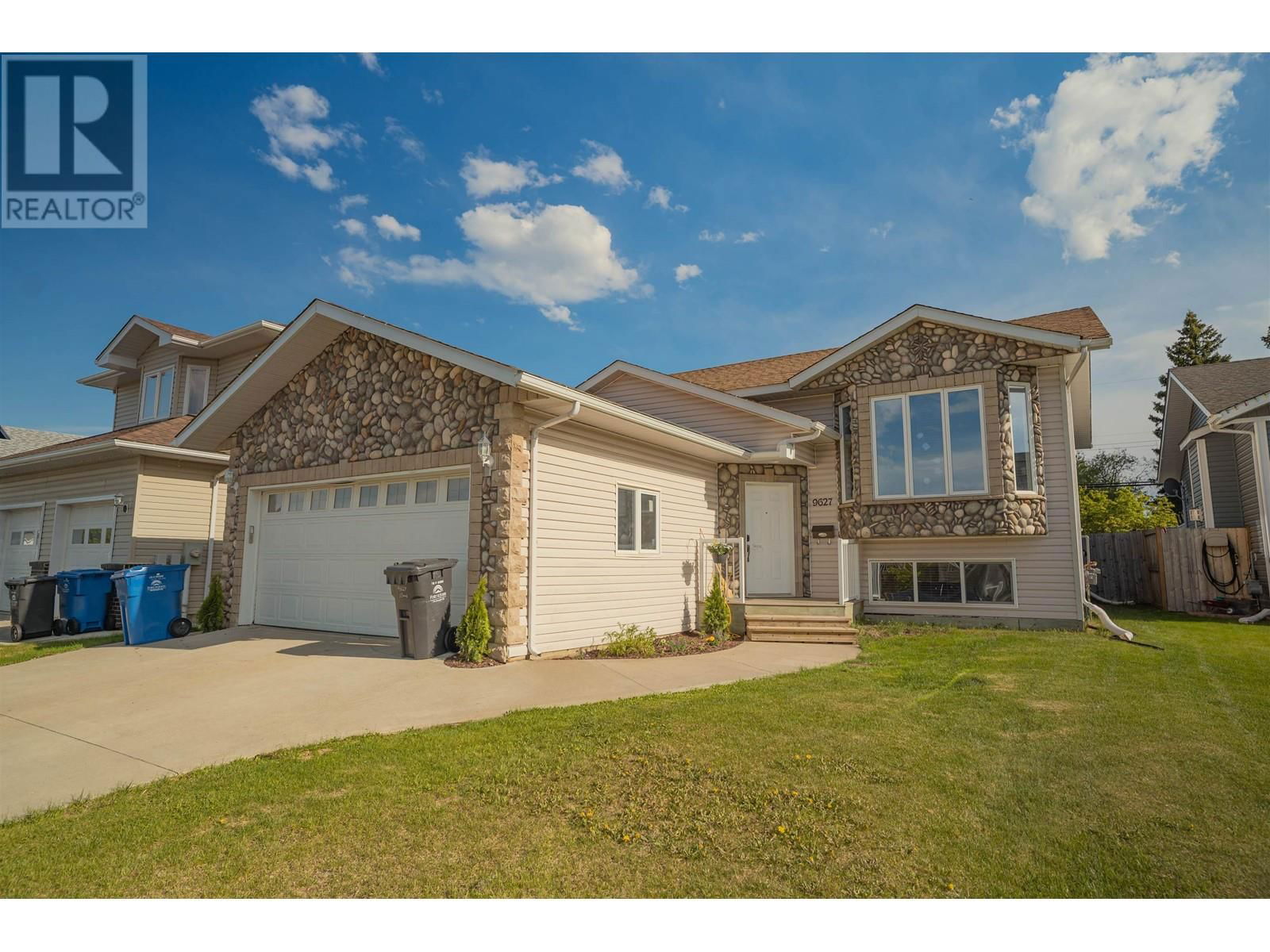 9627 113 AVENUE Image 1