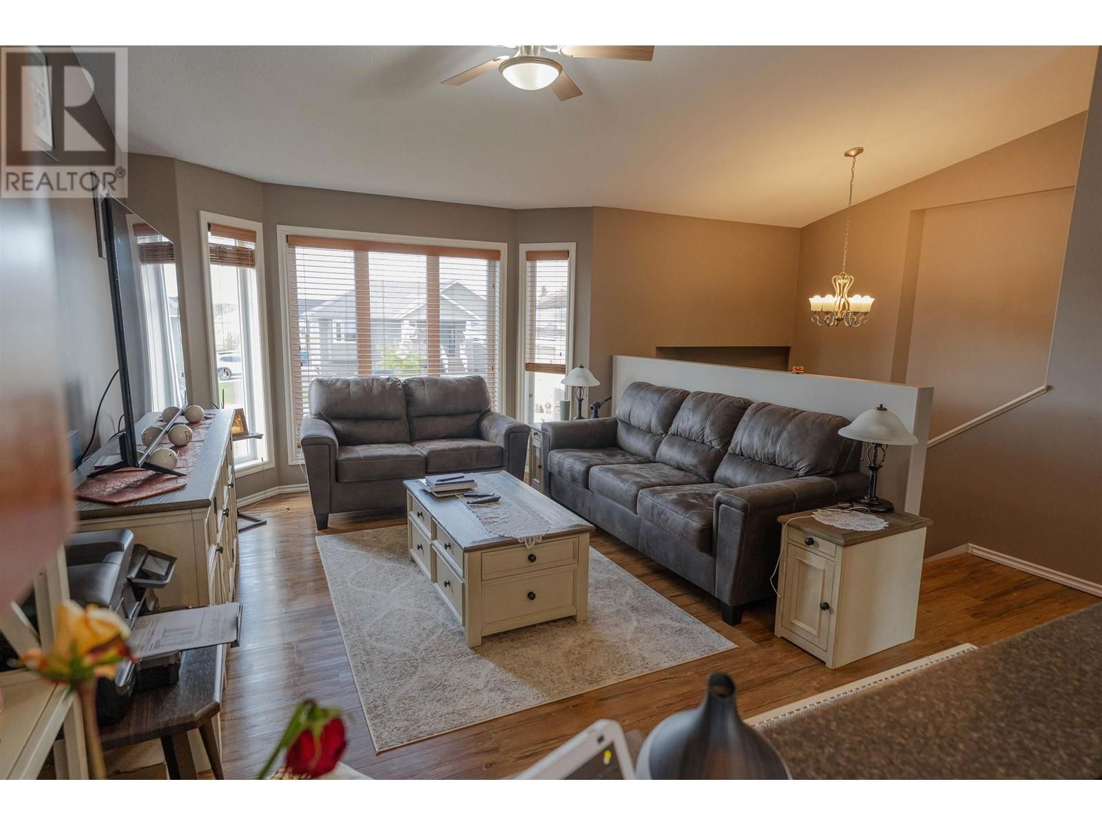 9627 113 AVENUE Image 2