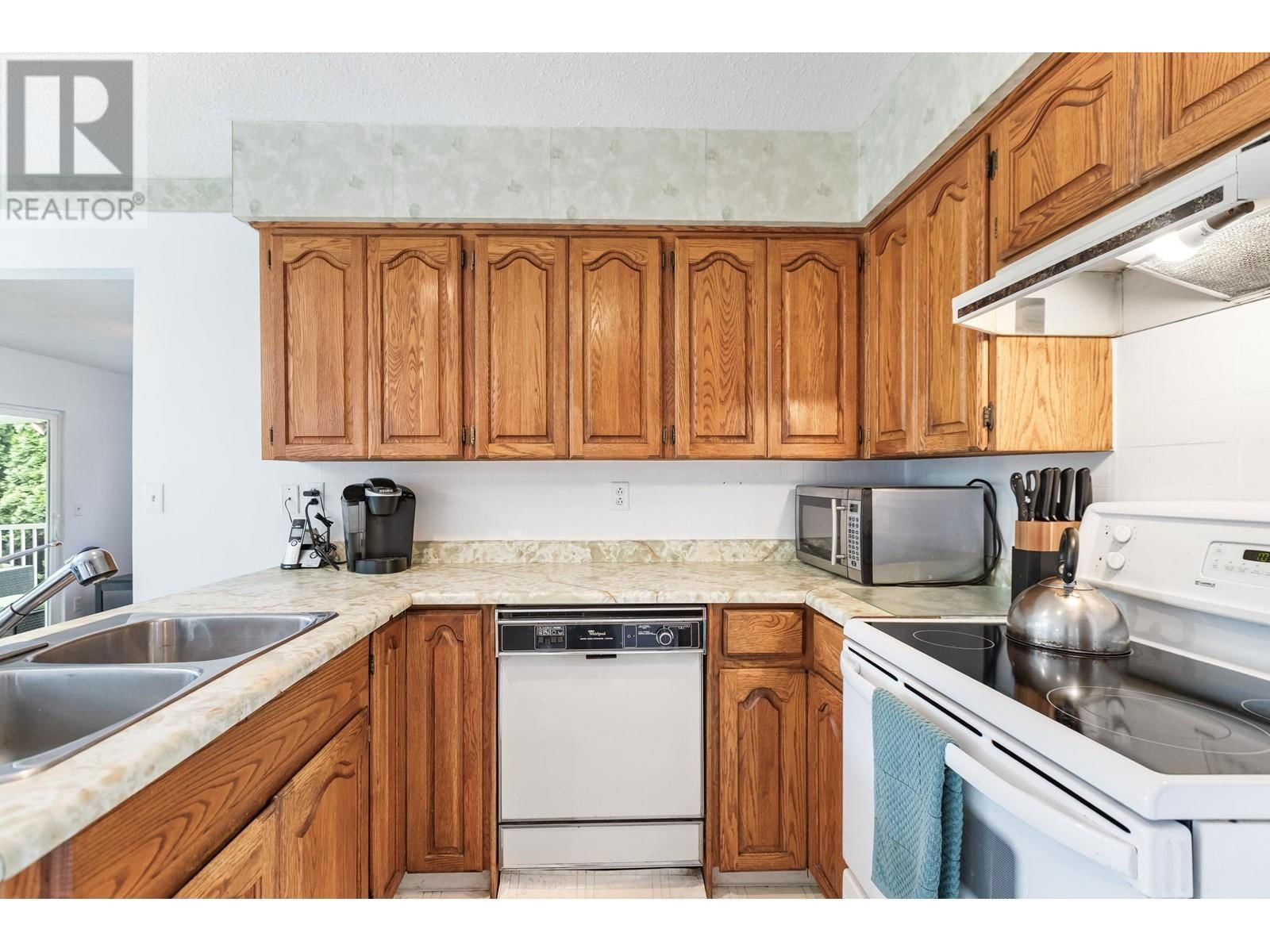 21048 BARKER AVENUE Image 10