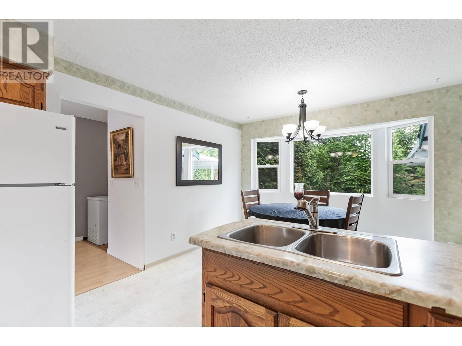 21048 BARKER AVENUE Image 11
