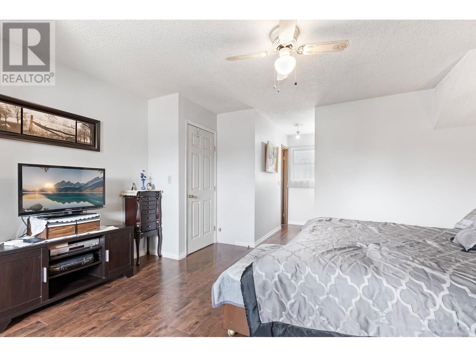 21048 BARKER AVENUE Image 22