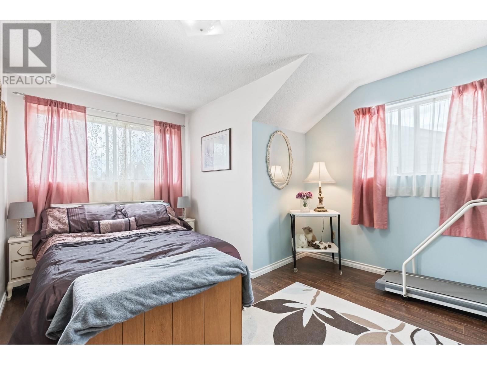 21048 BARKER AVENUE Image 24