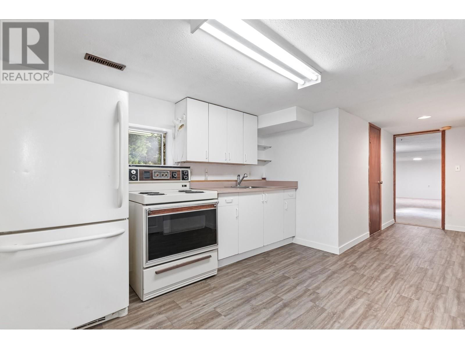 21048 BARKER AVENUE Image 28