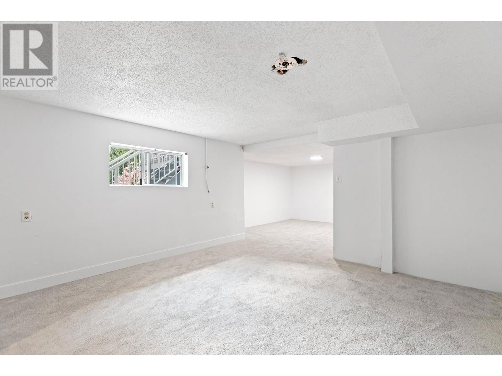 21048 BARKER AVENUE Image 29