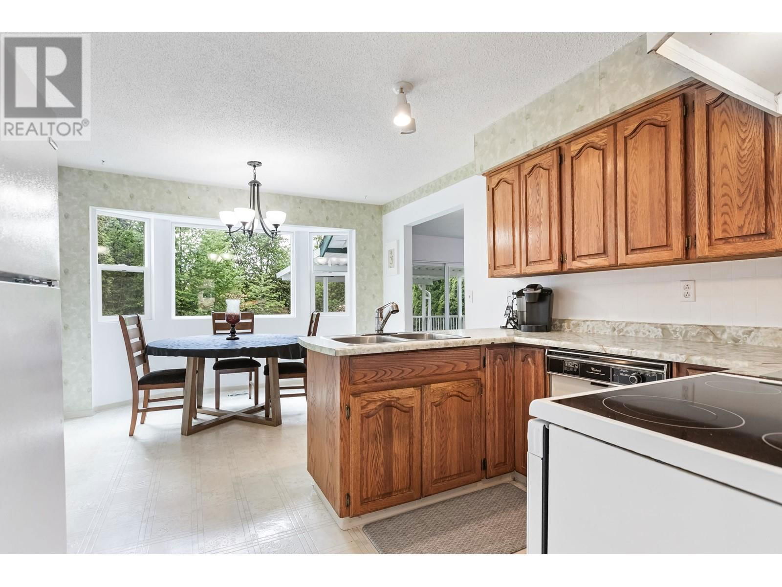 21048 BARKER AVENUE Image 9