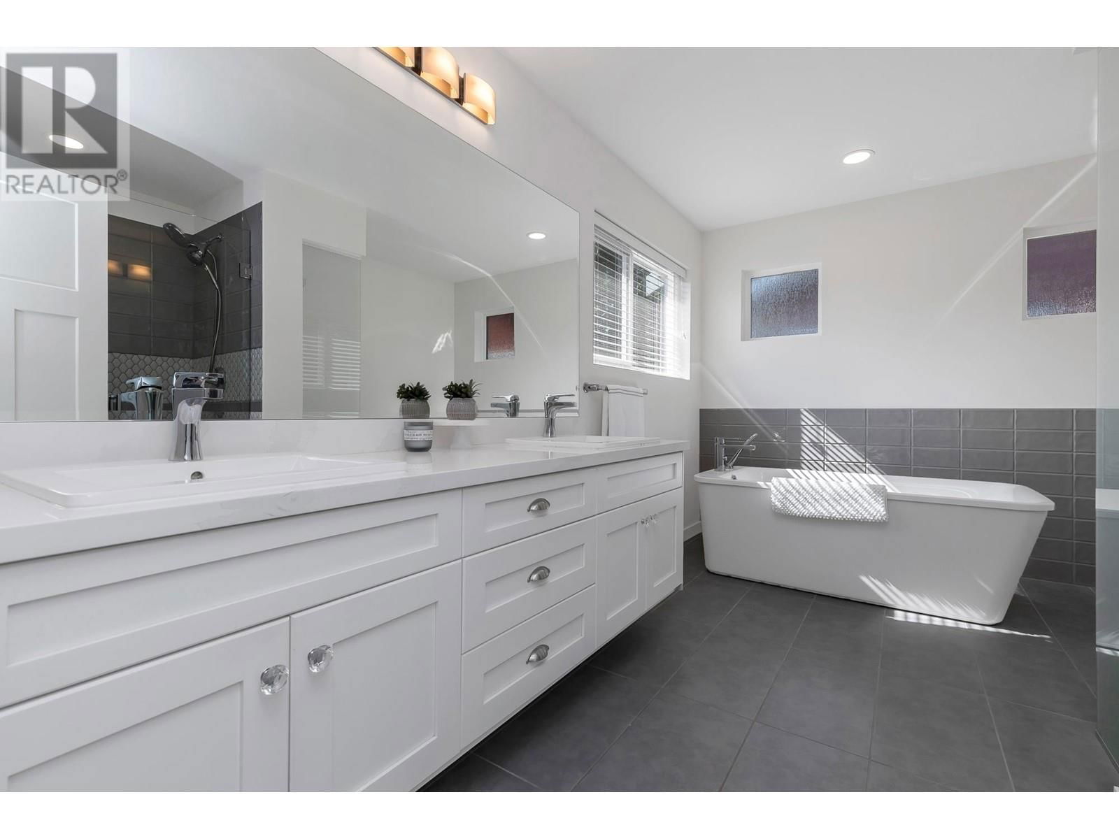 12933 240A STREET Image 14