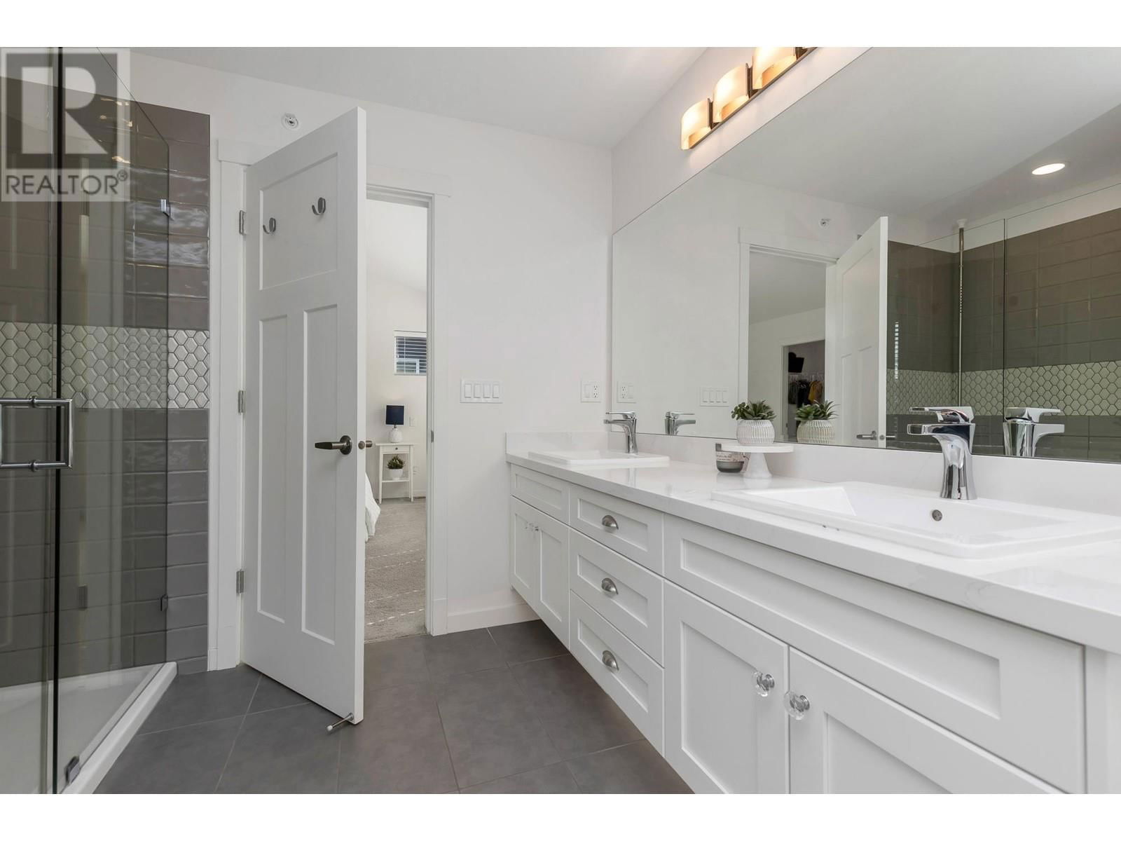 12933 240A STREET Image 16
