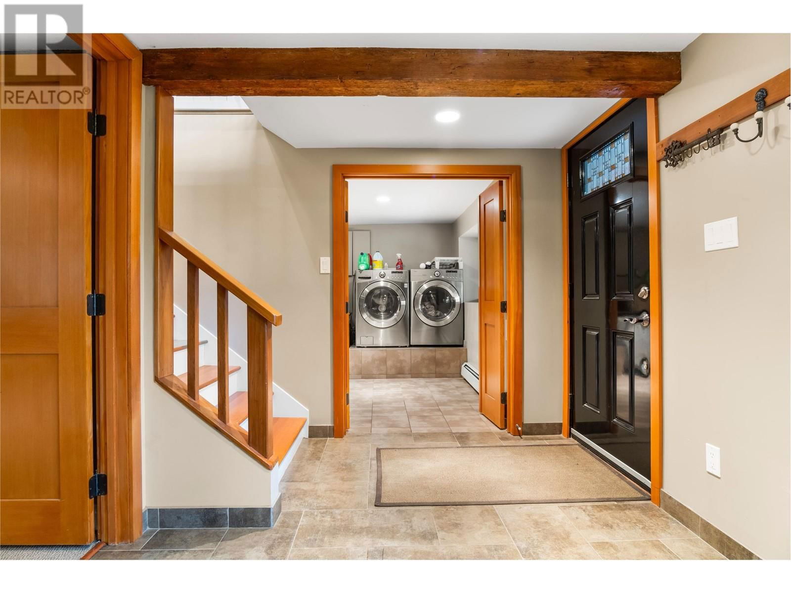 2591 CALEDONIA AVENUE Image 10
