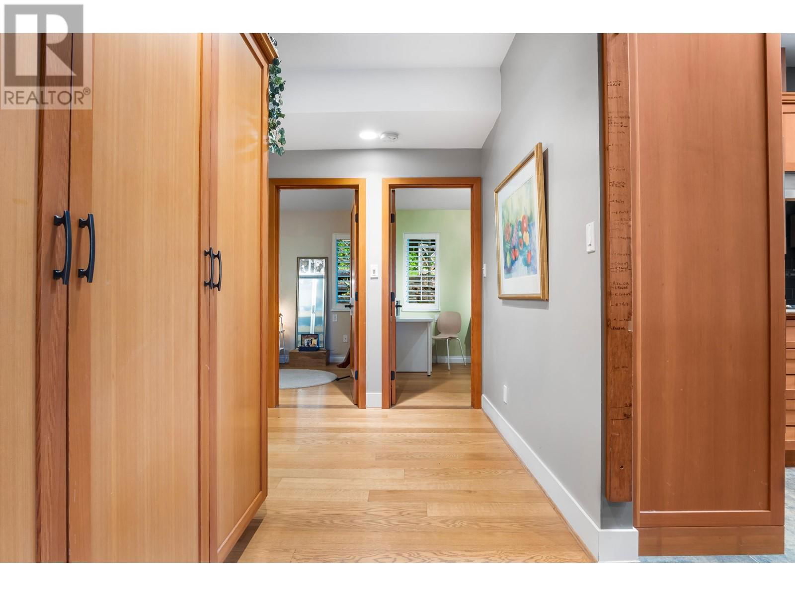 2591 CALEDONIA AVENUE Image 12