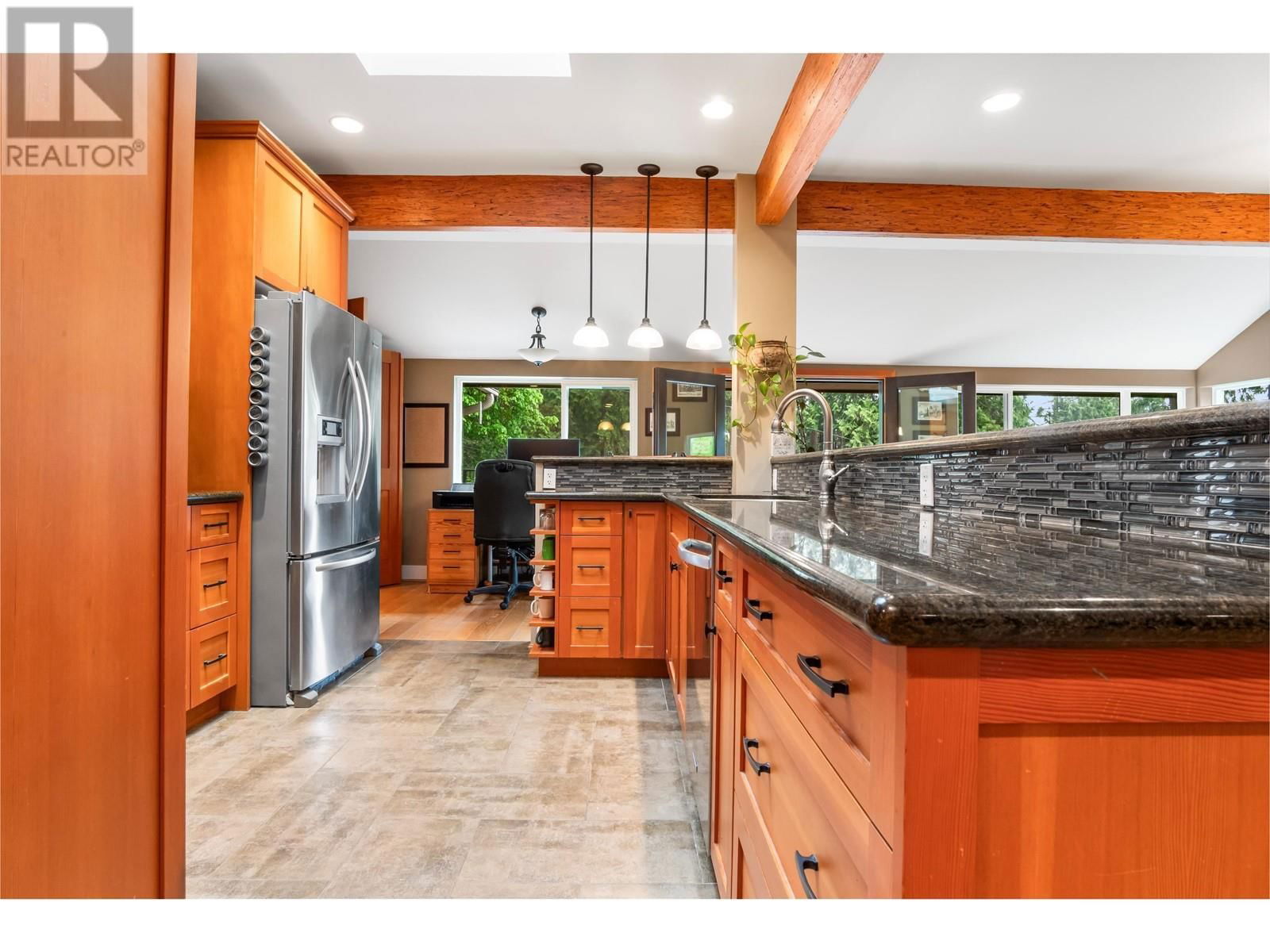 2591 CALEDONIA AVENUE Image 13