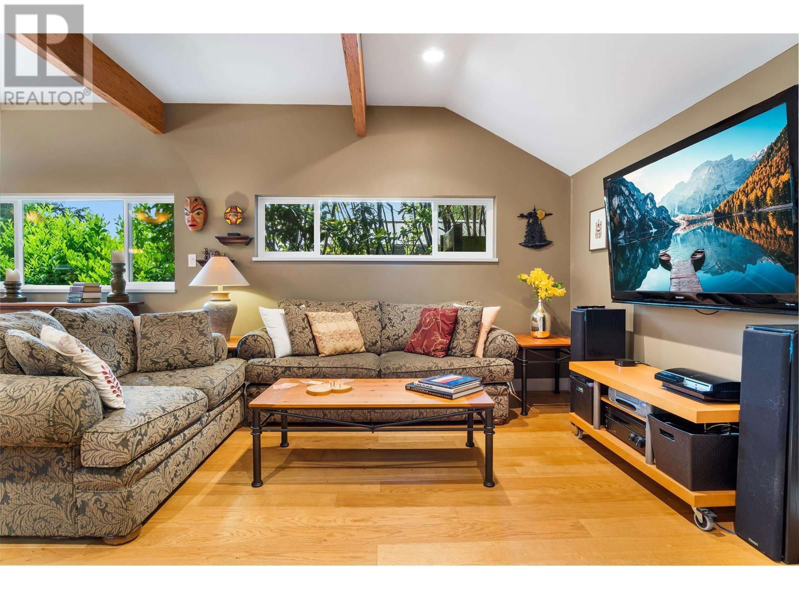 2591 CALEDONIA AVENUE Image 16