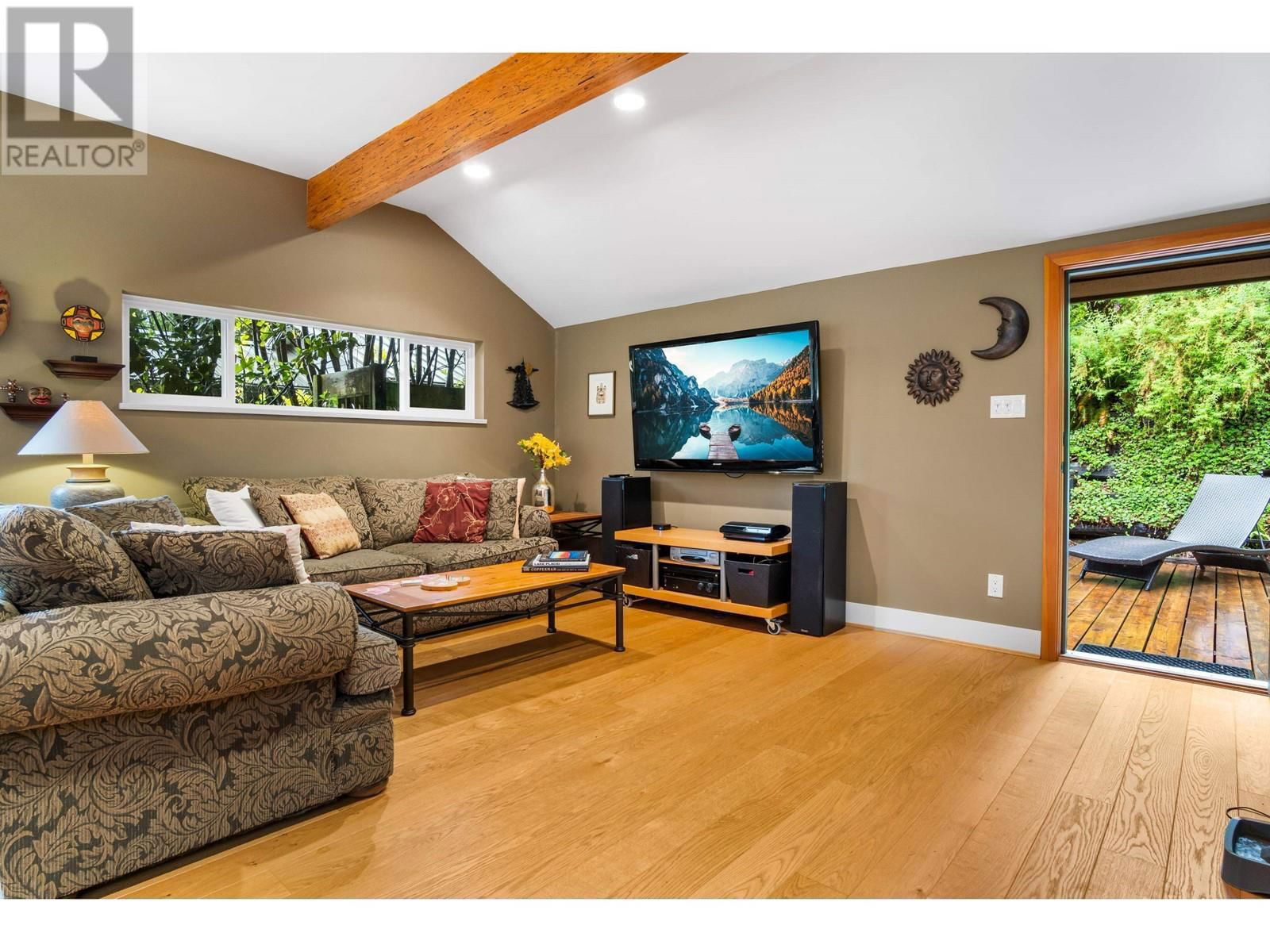 2591 CALEDONIA AVENUE Image 18