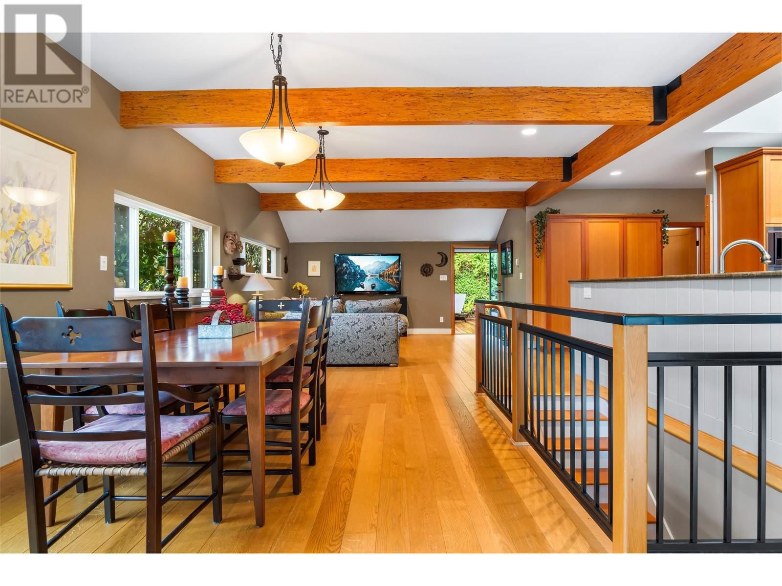 2591 CALEDONIA AVENUE Image 20