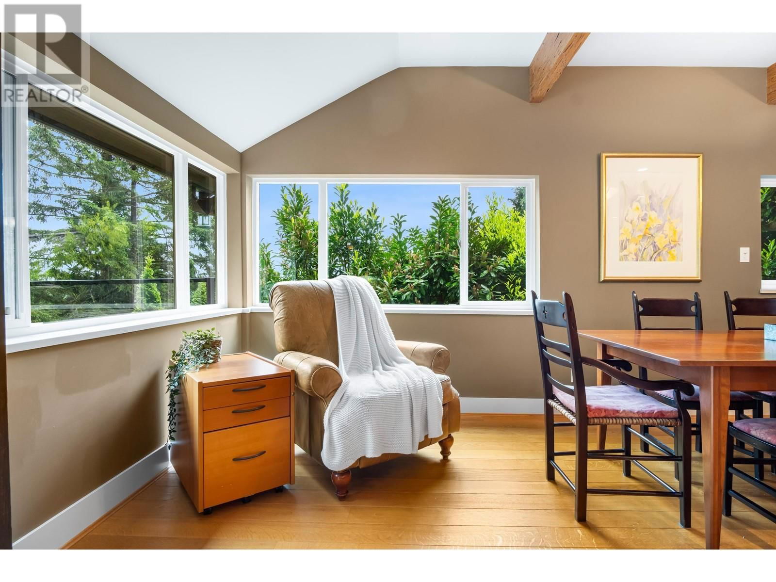 2591 CALEDONIA AVENUE Image 21