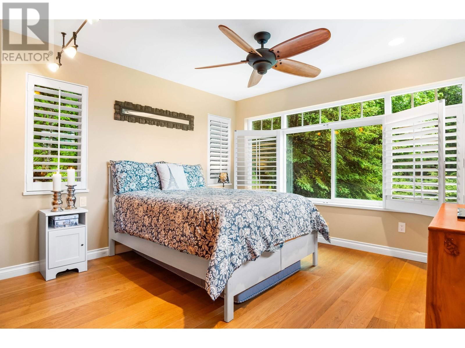 2591 CALEDONIA AVENUE Image 23