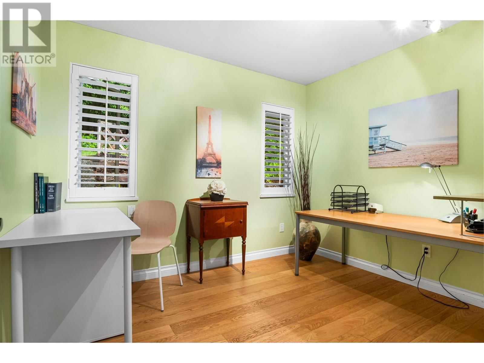 2591 CALEDONIA AVENUE Image 31