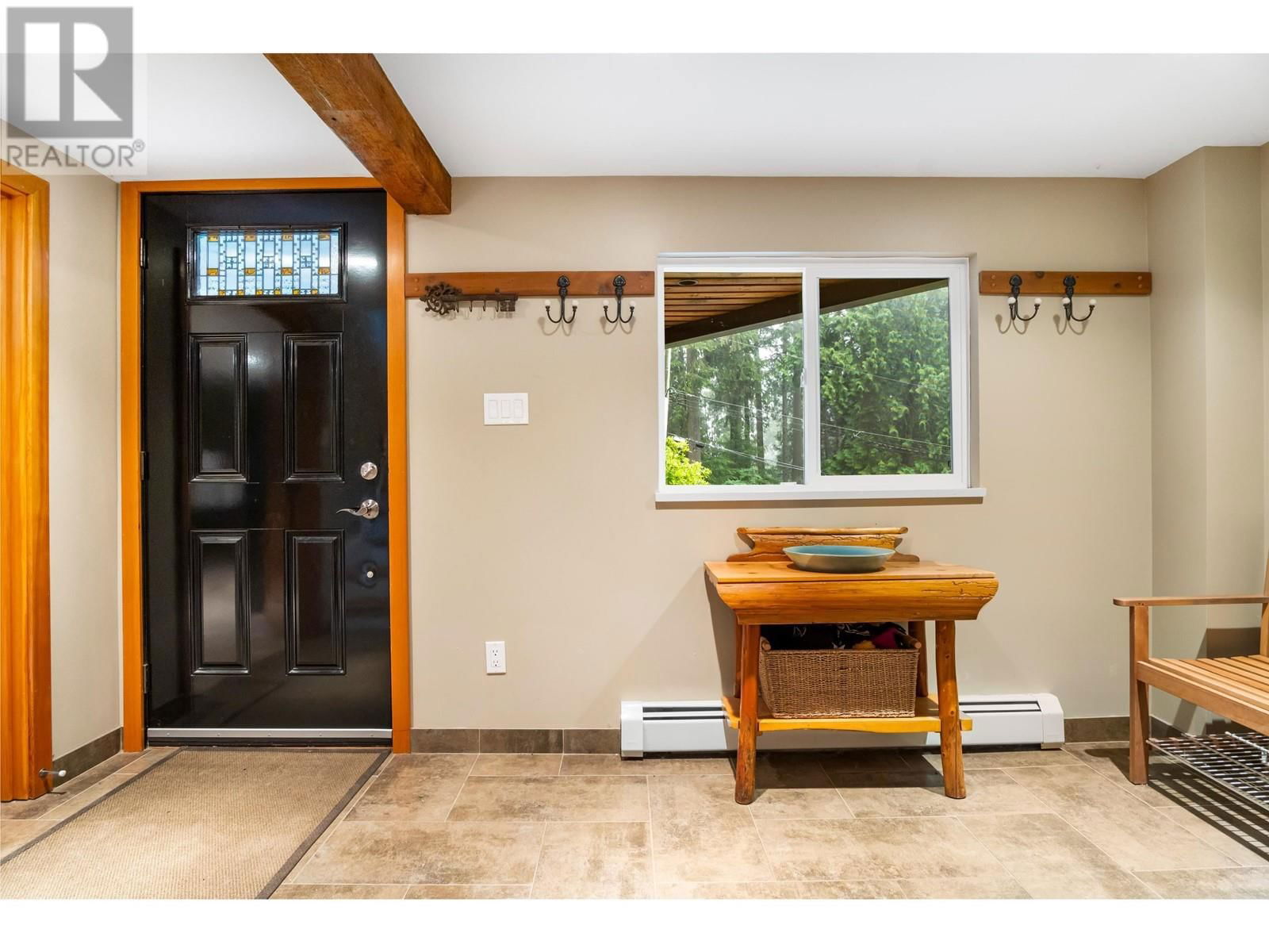2591 CALEDONIA AVENUE Image 4