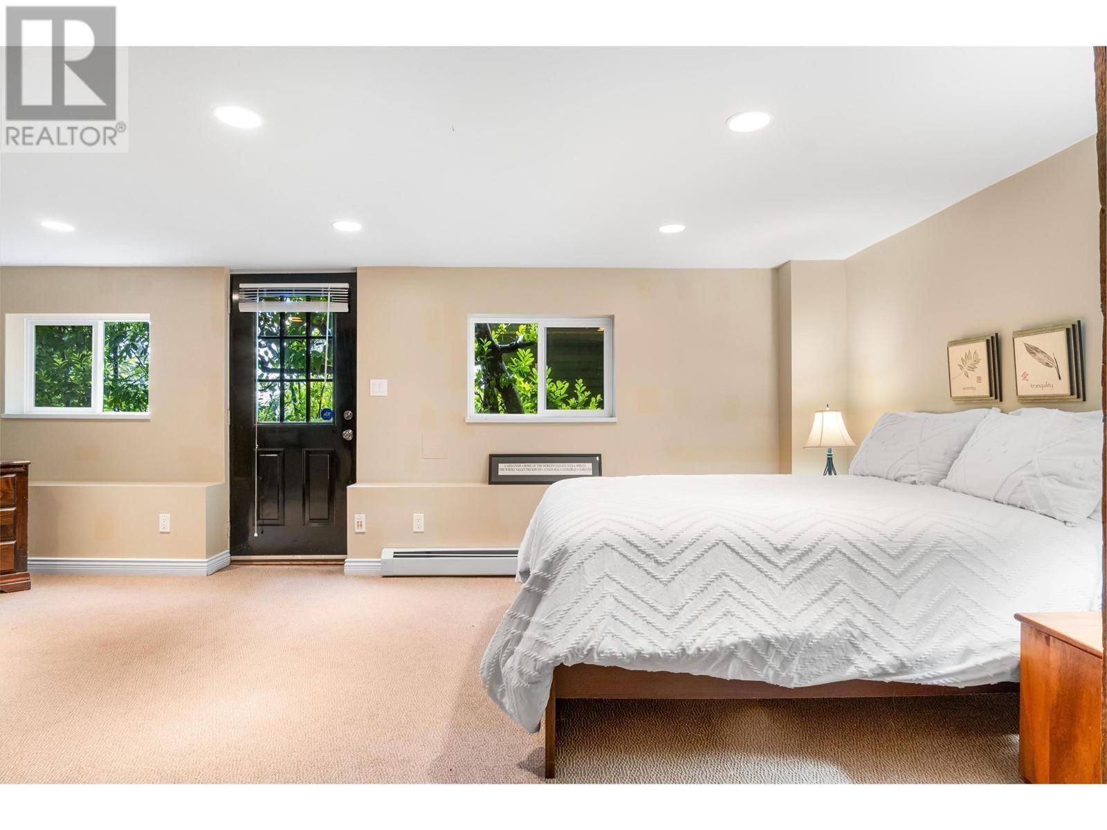 2591 CALEDONIA AVENUE Image 6