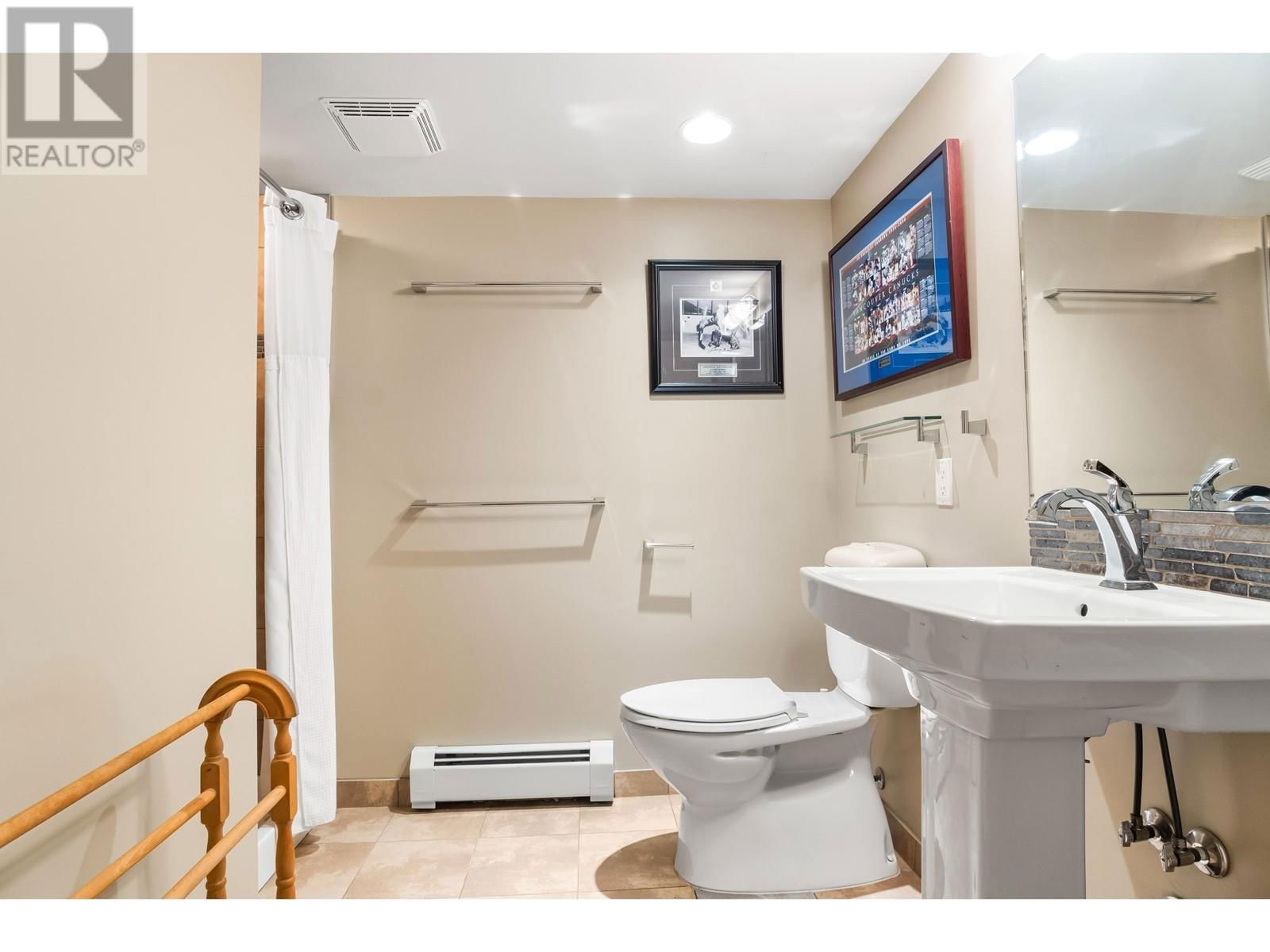 2591 CALEDONIA AVENUE Image 8