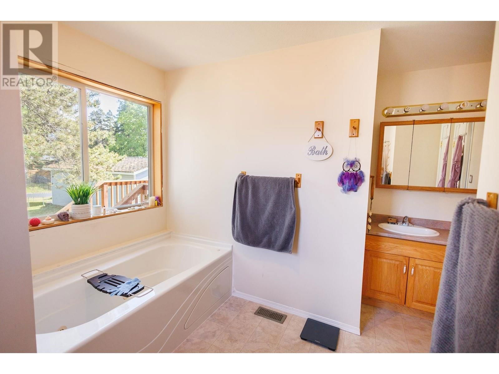 4902 HAUGLAND AVENUE Image 15