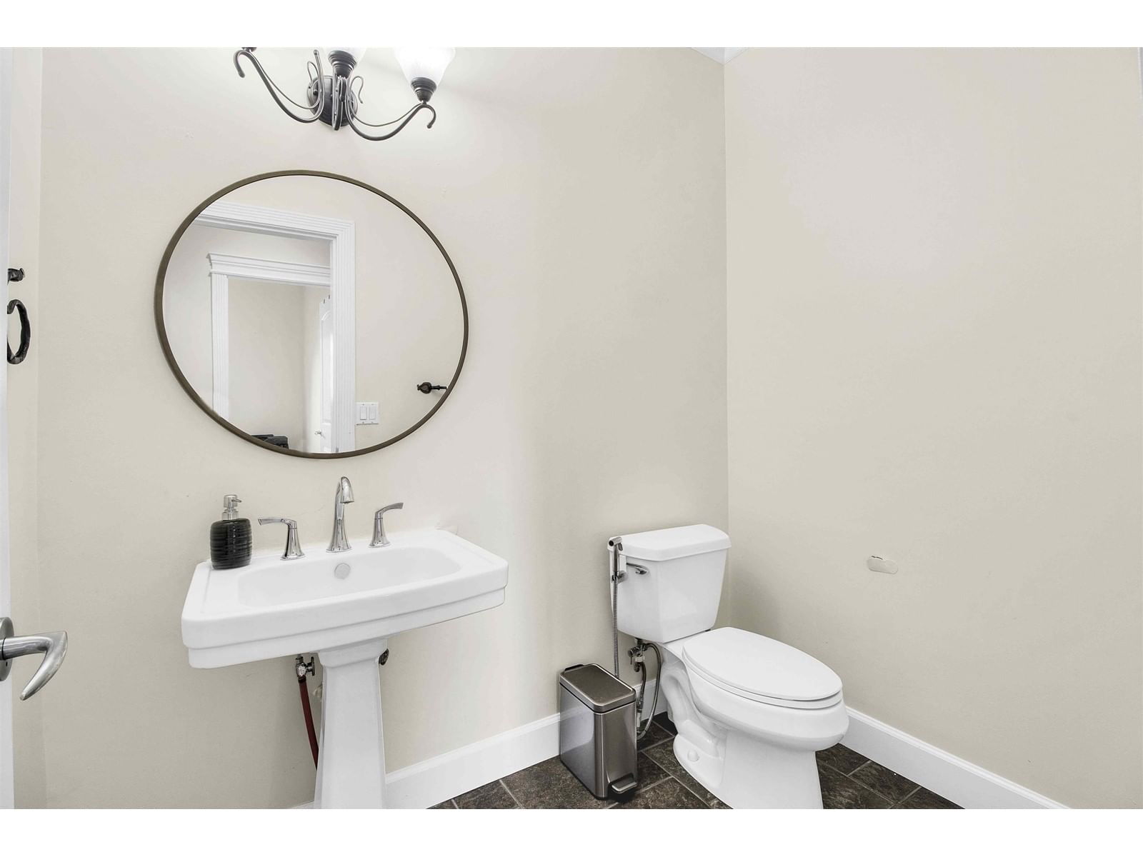 14845 72A Image 16