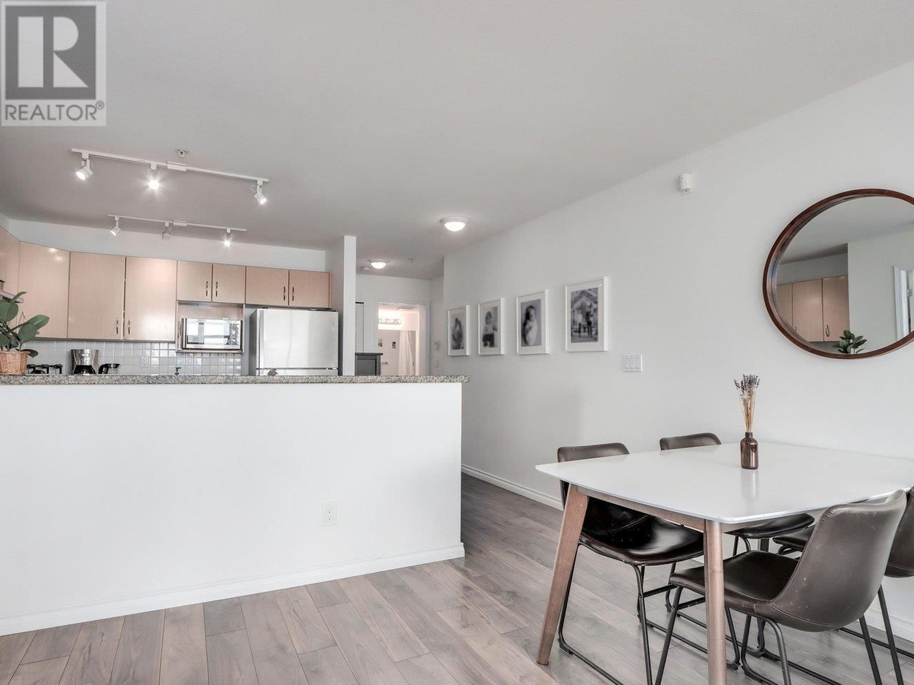 306 - 305 LONSDALE AVENUE Image 13