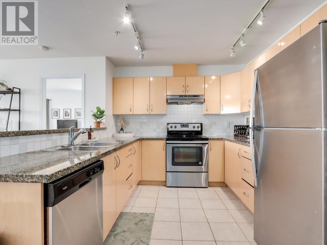 306 - 305 LONSDALE AVENUE Image 15