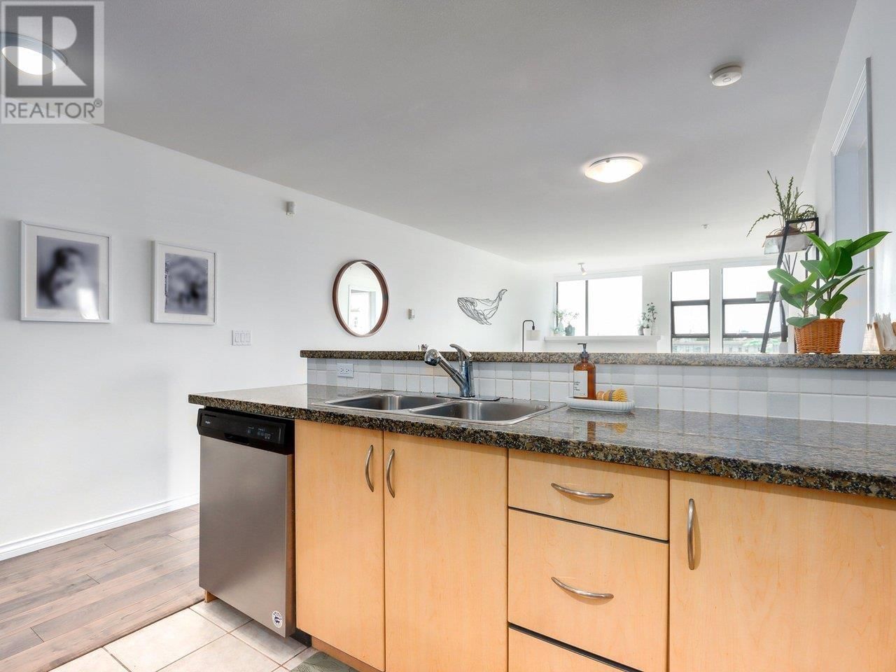 306 - 305 LONSDALE AVENUE Image 16