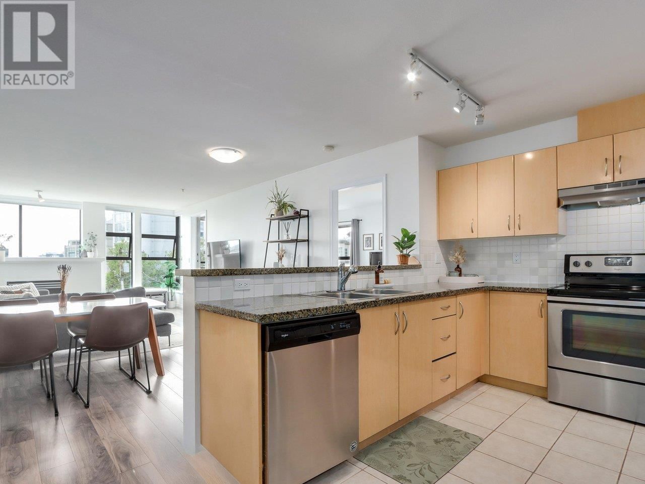 306 - 305 LONSDALE AVENUE Image 3