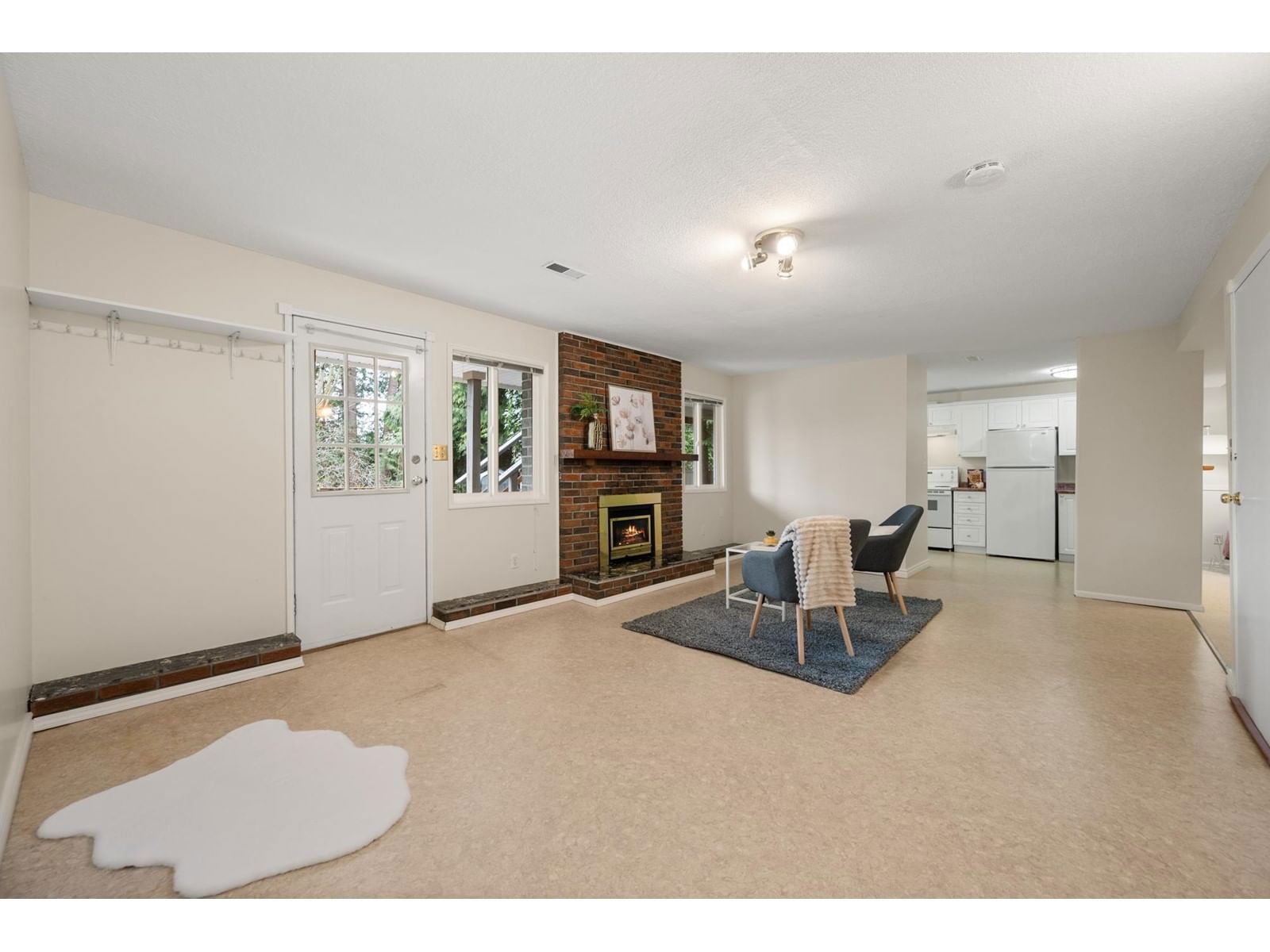 7433 BARRYMORE Image 13