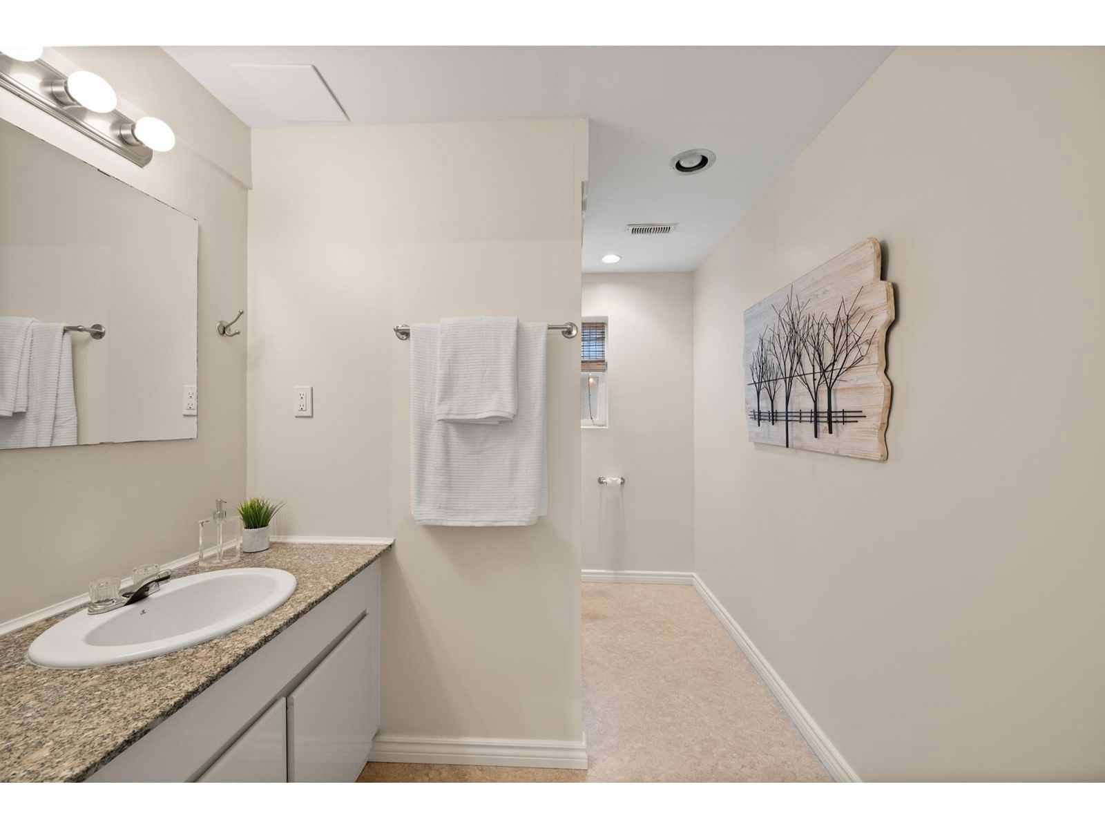 7433 BARRYMORE Image 17