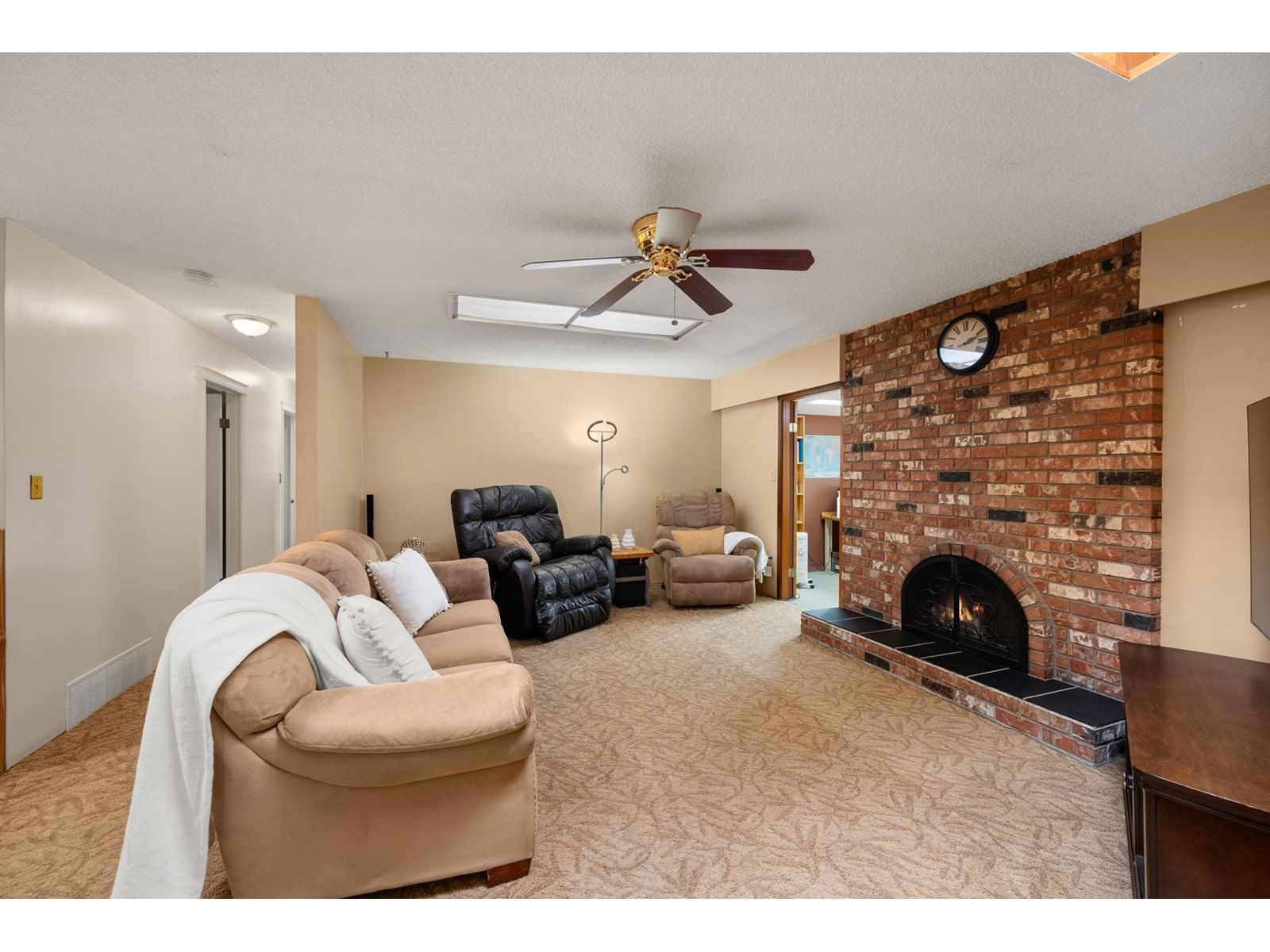 7433 BARRYMORE Image 2