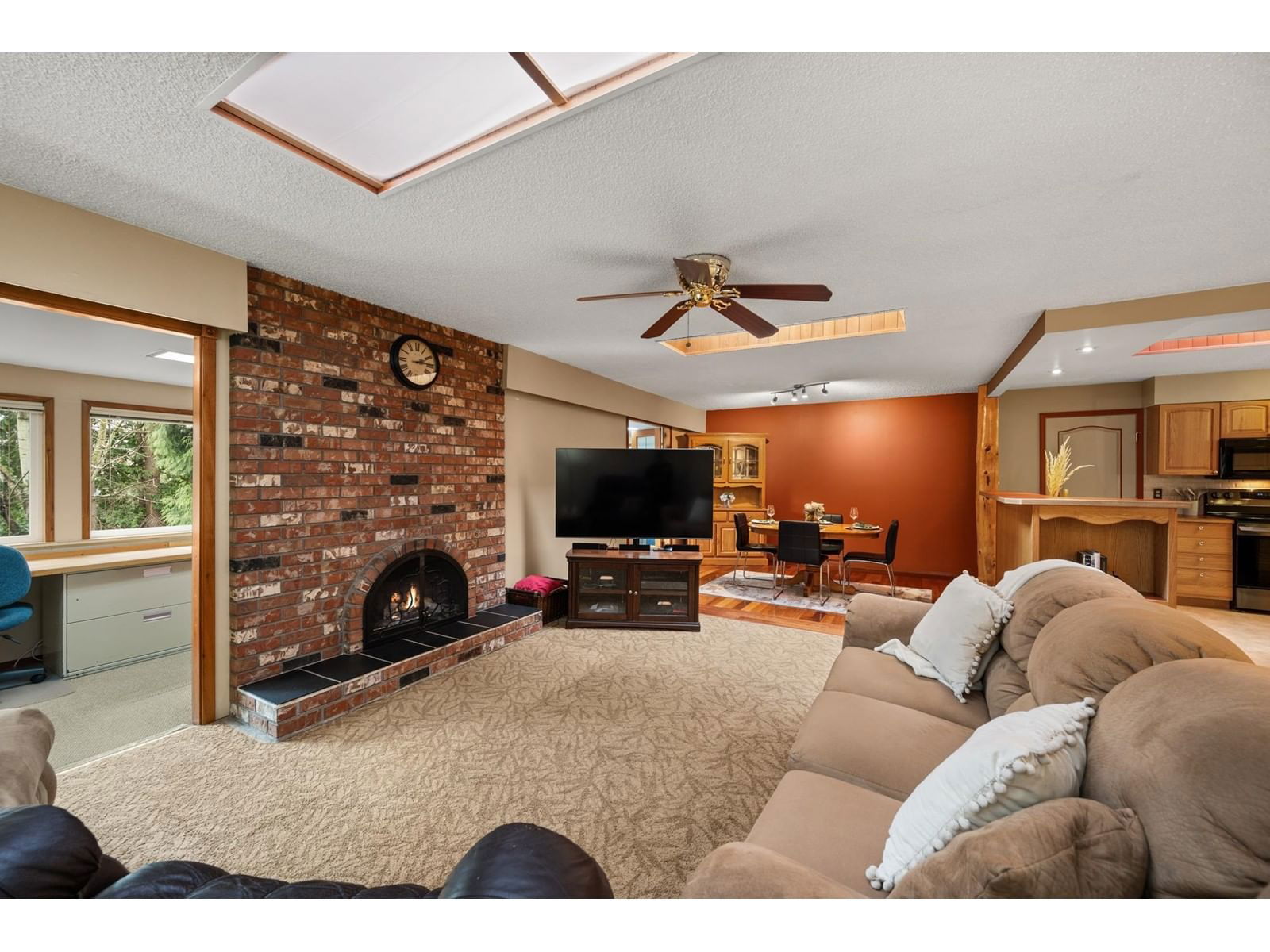 7433 BARRYMORE Image 24