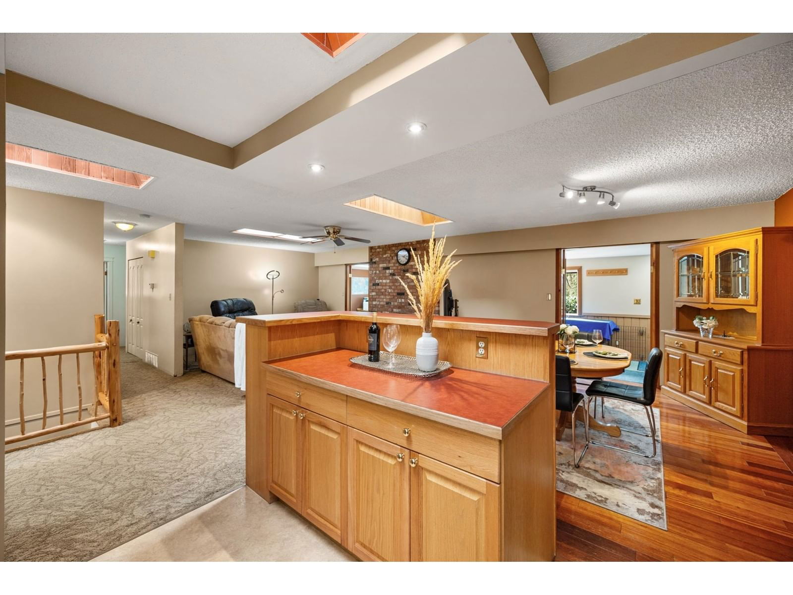 7433 BARRYMORE Image 29