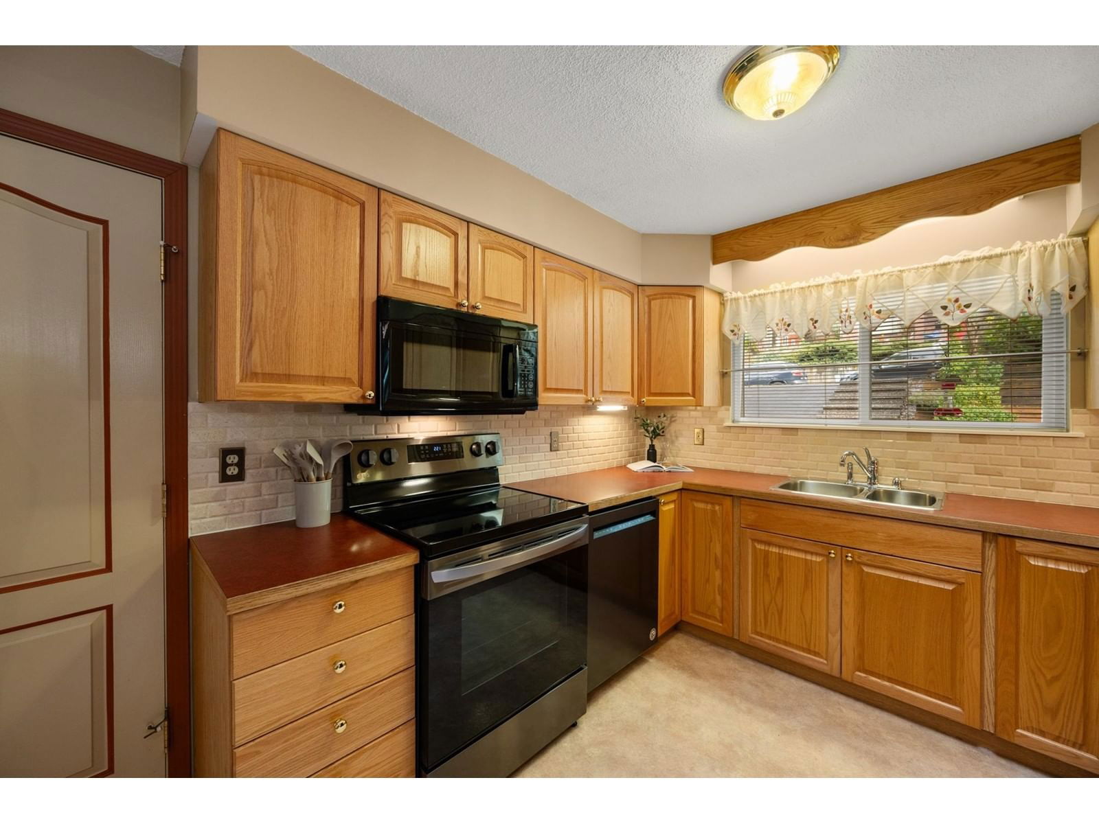 7433 BARRYMORE Image 30