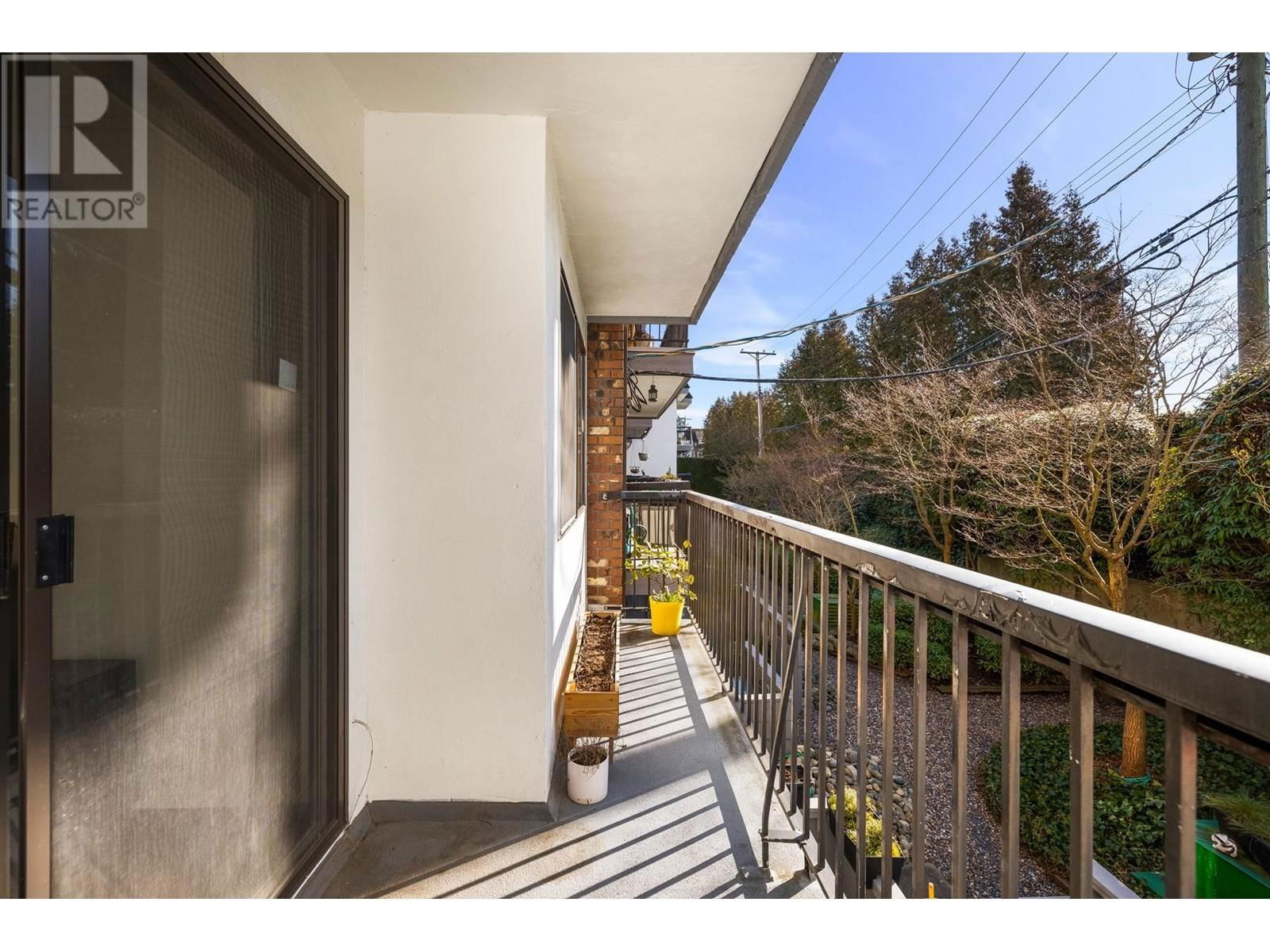 207 - 444 6TH AVENUE Image 17