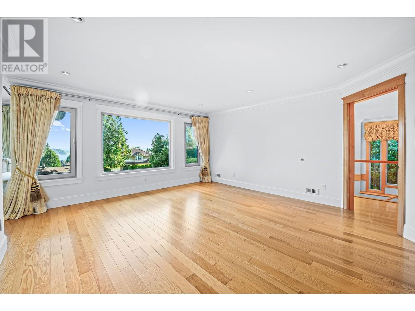 1361 MATHERS AVENUE Image 22