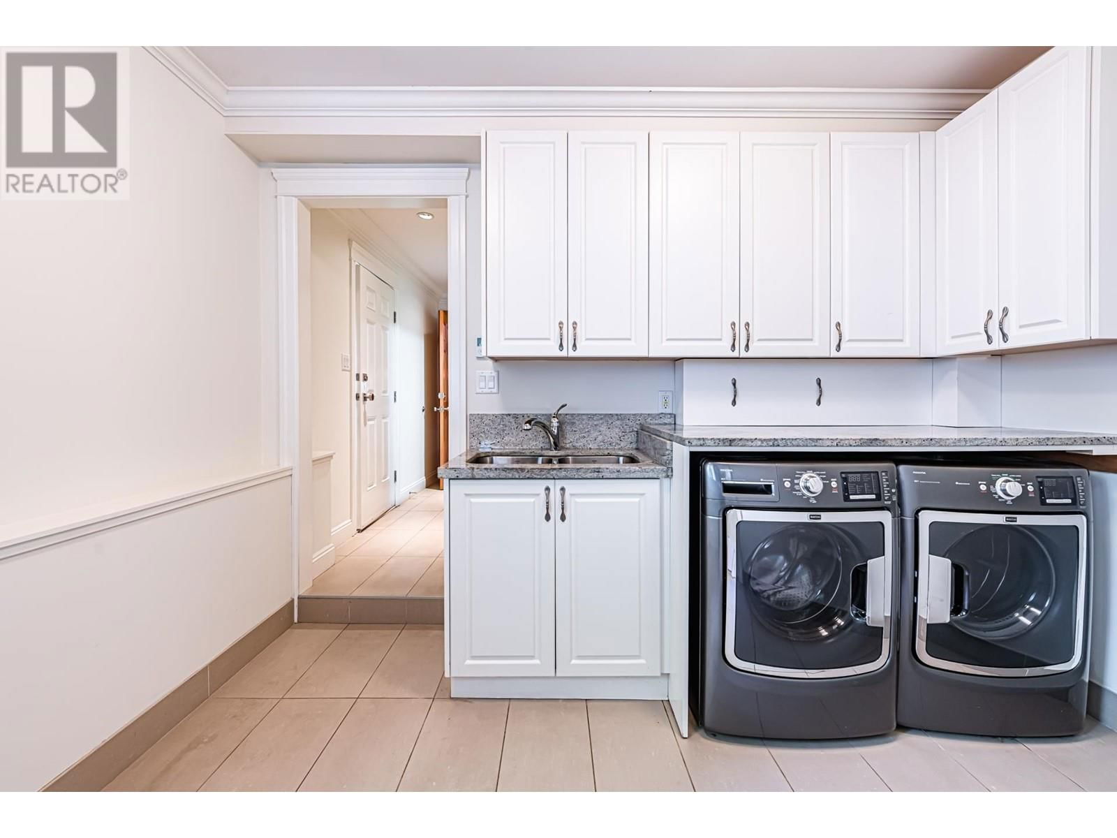 1361 MATHERS AVENUE Image 30
