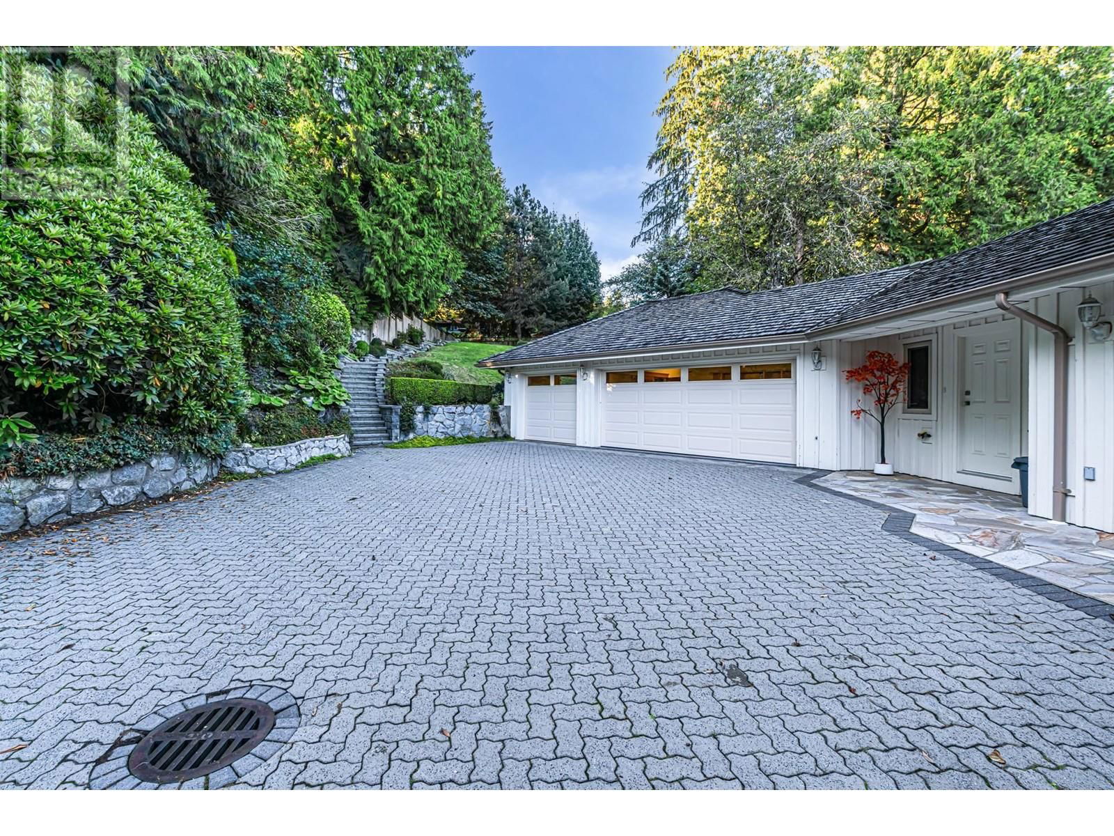 1361 MATHERS AVENUE Image 33