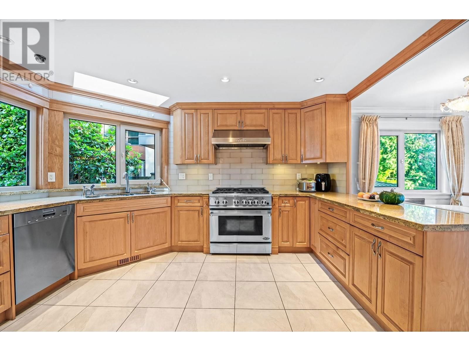 1361 MATHERS AVENUE Image 6